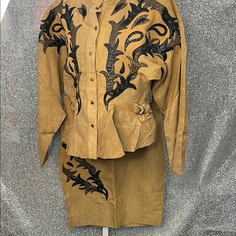 VINTAGE Cache Tan Skirt Set with Black Accents - Picture 2 of 13